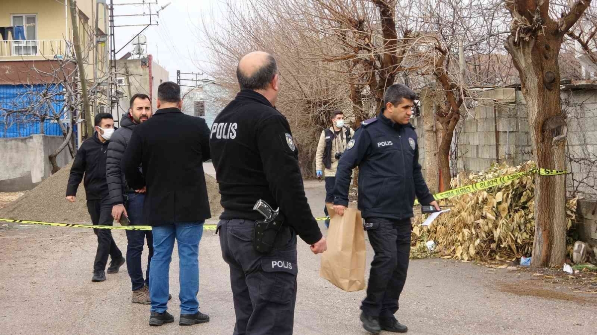 4 çocuk annesi kadına sokak ortasında kanlı pusu - Videolu Haber
