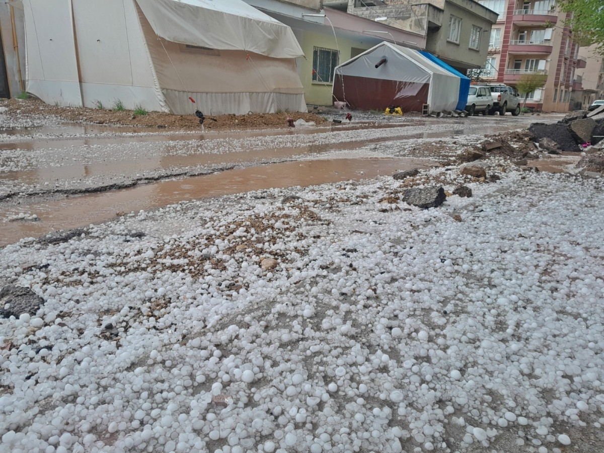 Adıyaman'da dolu yağışı etkili oldu