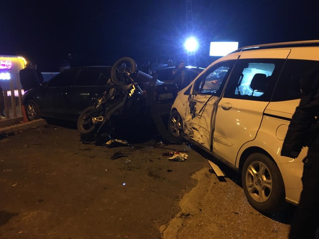 Adıyaman’da otomobil ile motosiklet çarpıştı: 1’i ağır 2 yaralı
