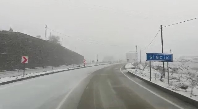 Adıyaman’ın Sincik ilçesinde kar yağışı
