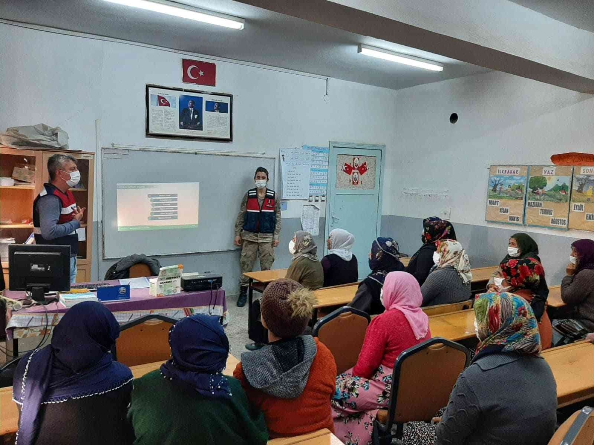 Besni’de kadınlara KADES’in tanıtımı yapıldı
