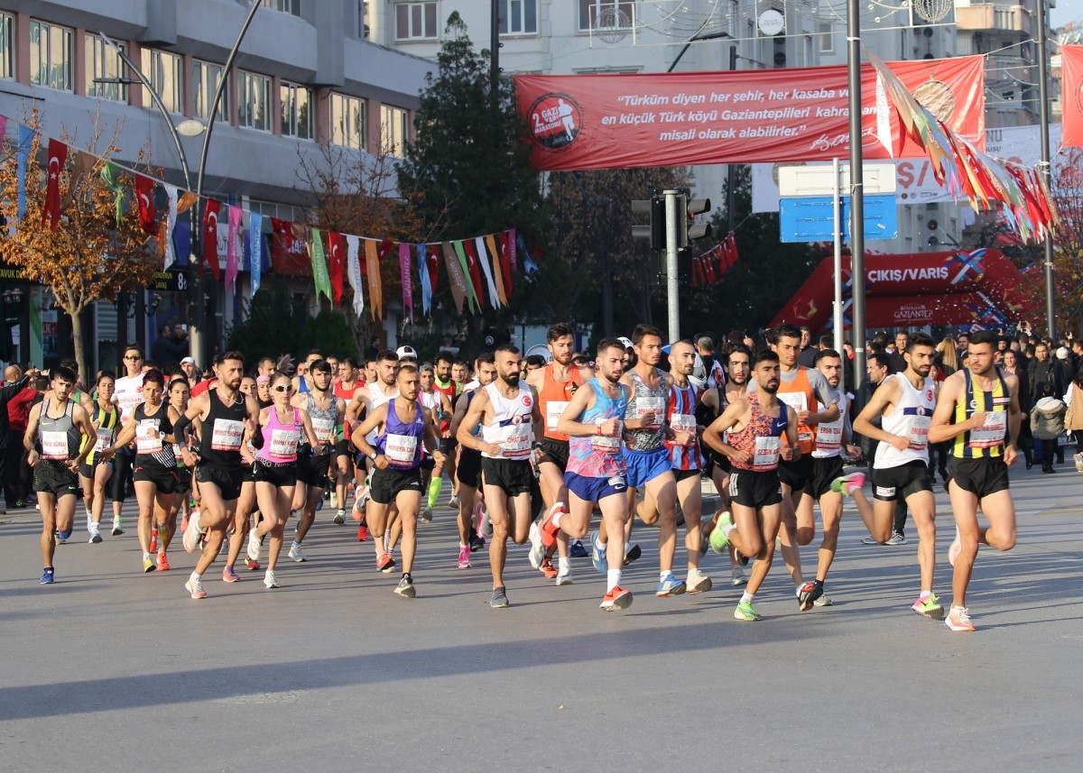 Bin 300 profesyonel sporcu Gazi Yarı Maratonu’nda ter dökecek