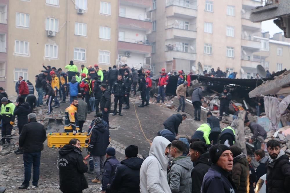 Diyarbakır'da 60 kişinin hayatını kaybettiği binanın müteahhidine 22 yıl 6 aya kadar hapis istemi - Videolu Haber