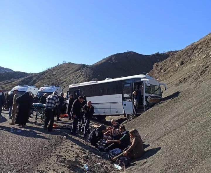 Diyarbakır’da otobüs kazası: 27 yaralı - Videolu Haber