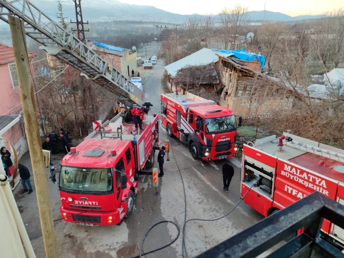 Evde çıkan yangın paniğe neden oldu