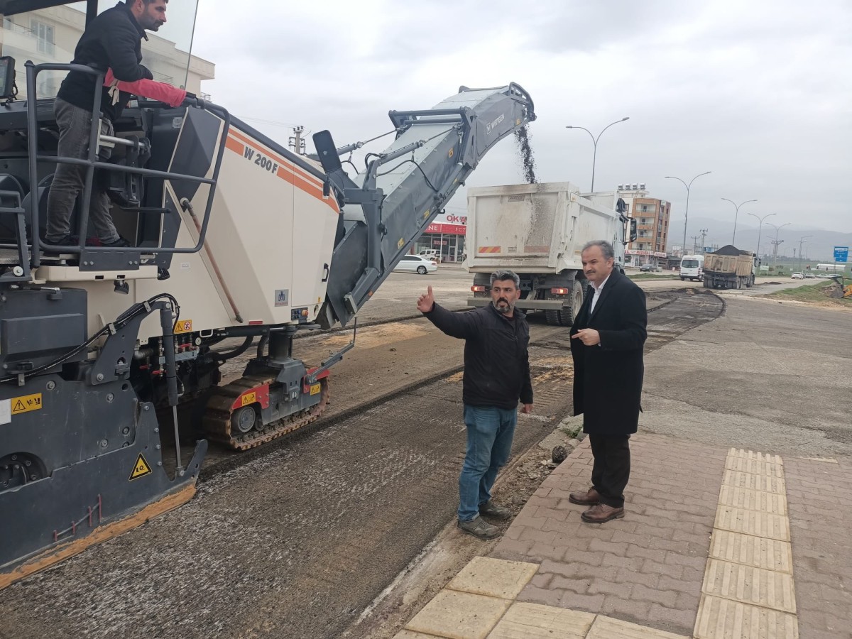 Hastane yolu yenileniyor