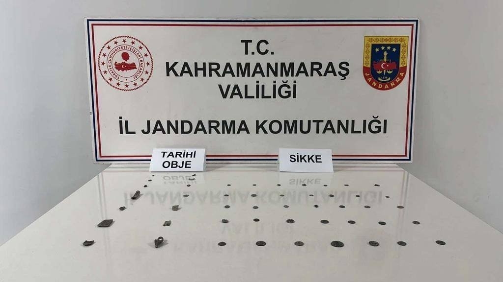 Kahramanmaraş’ta sikke ve tarihi objeler ele geçirildi
