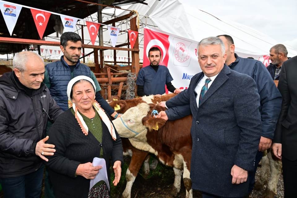 Malatya'da depremden etkilenen çiftçilere hayvan ve sıvat desteği