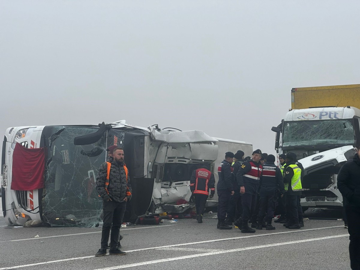 Malatya'da yolcu otobüsü devrildi: 4 ölü, 36 yaralı