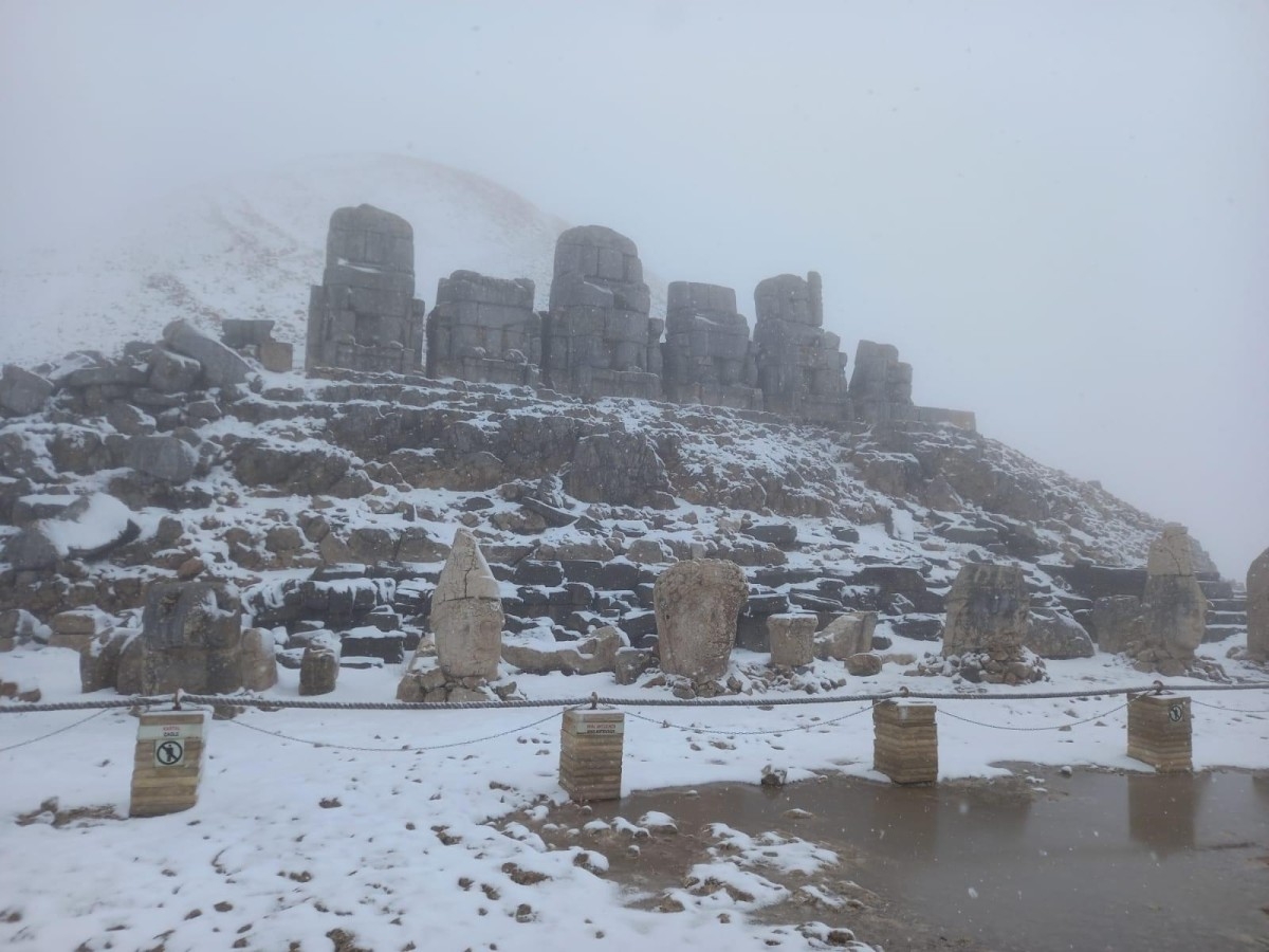 Nemrut Dağı beyaza büründü