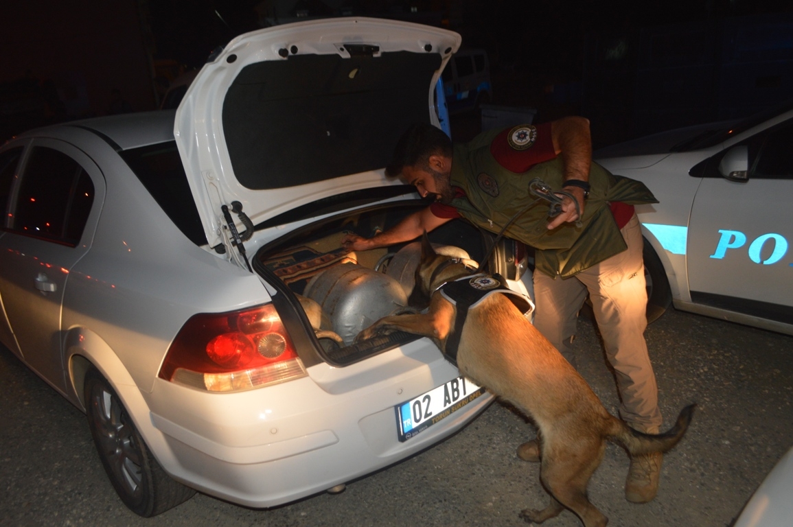 Özel harekat destekli narkotik uygulaması: 3 gözaltı - Videolu Haber