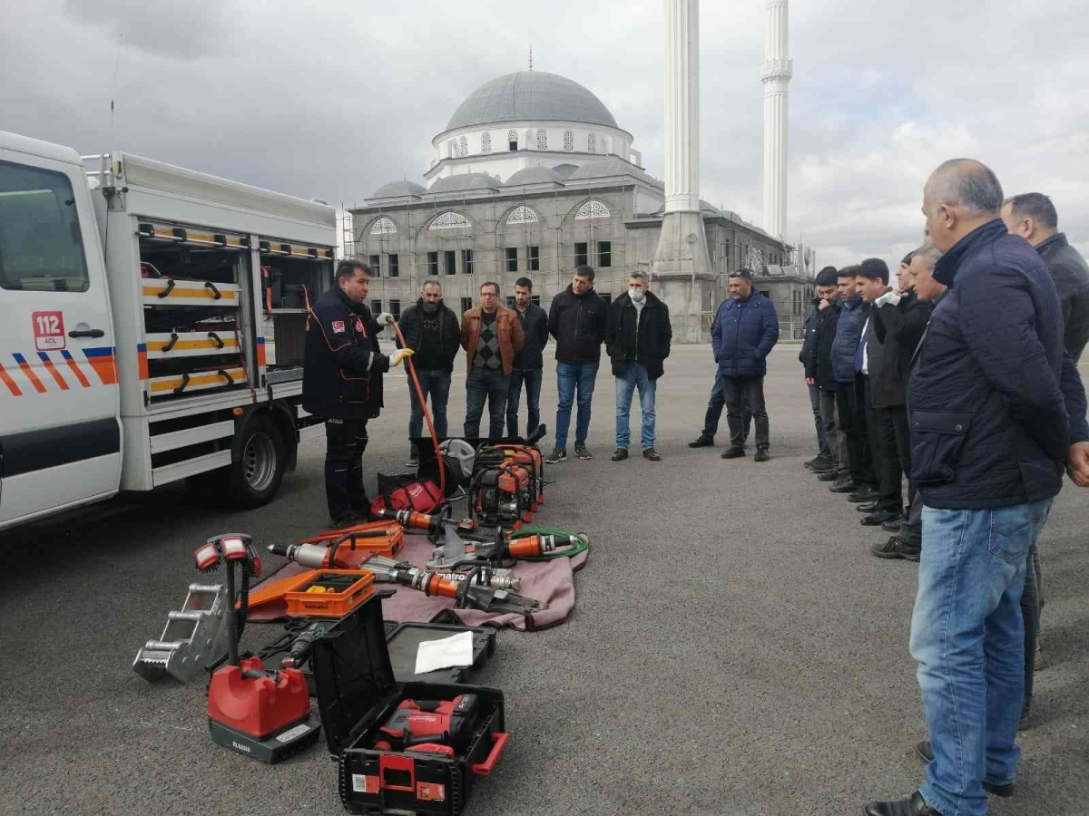 Polise arama kurtarma eğitimi
