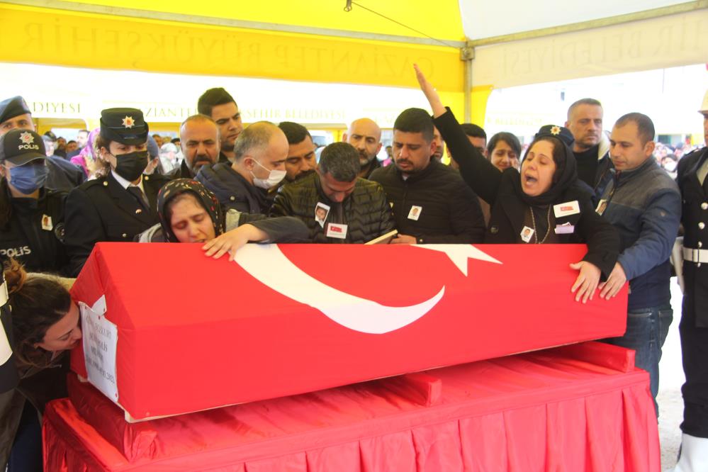 Şehit polis memuru memleketi Gaziantep’te gözyaşlarıyla defnedildi - Videolu Haber