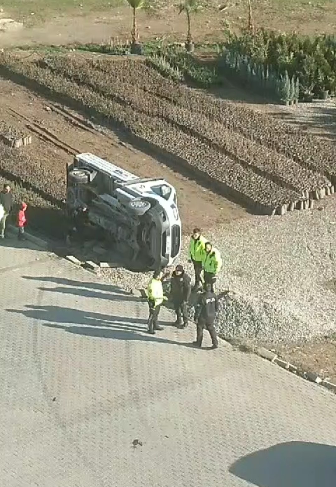 Siirt’te minibüs ile çarpışan pikap devrildi
