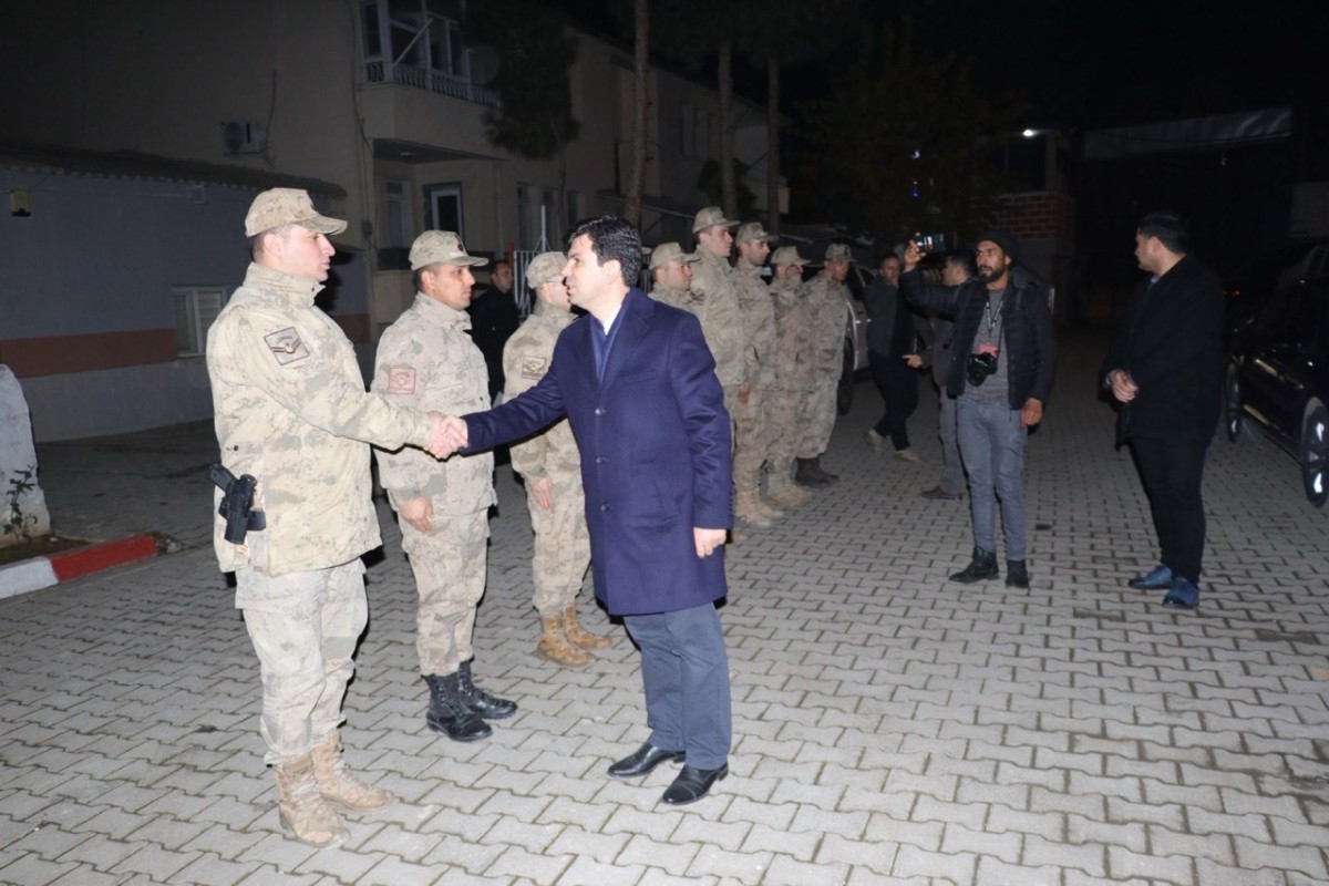 Sınır hattında görevli güvenlik güçleri unutulmadı