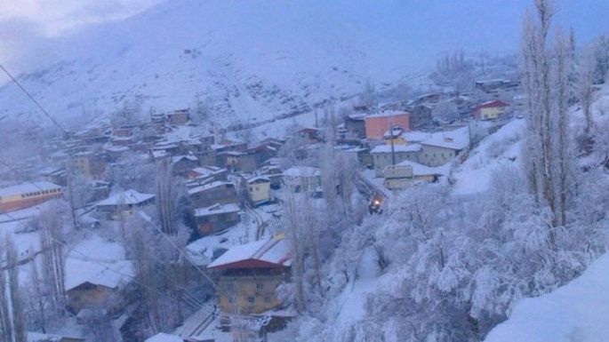 Şırnakta kardan kapanan 12 köy yolu ulaşıma açıldı