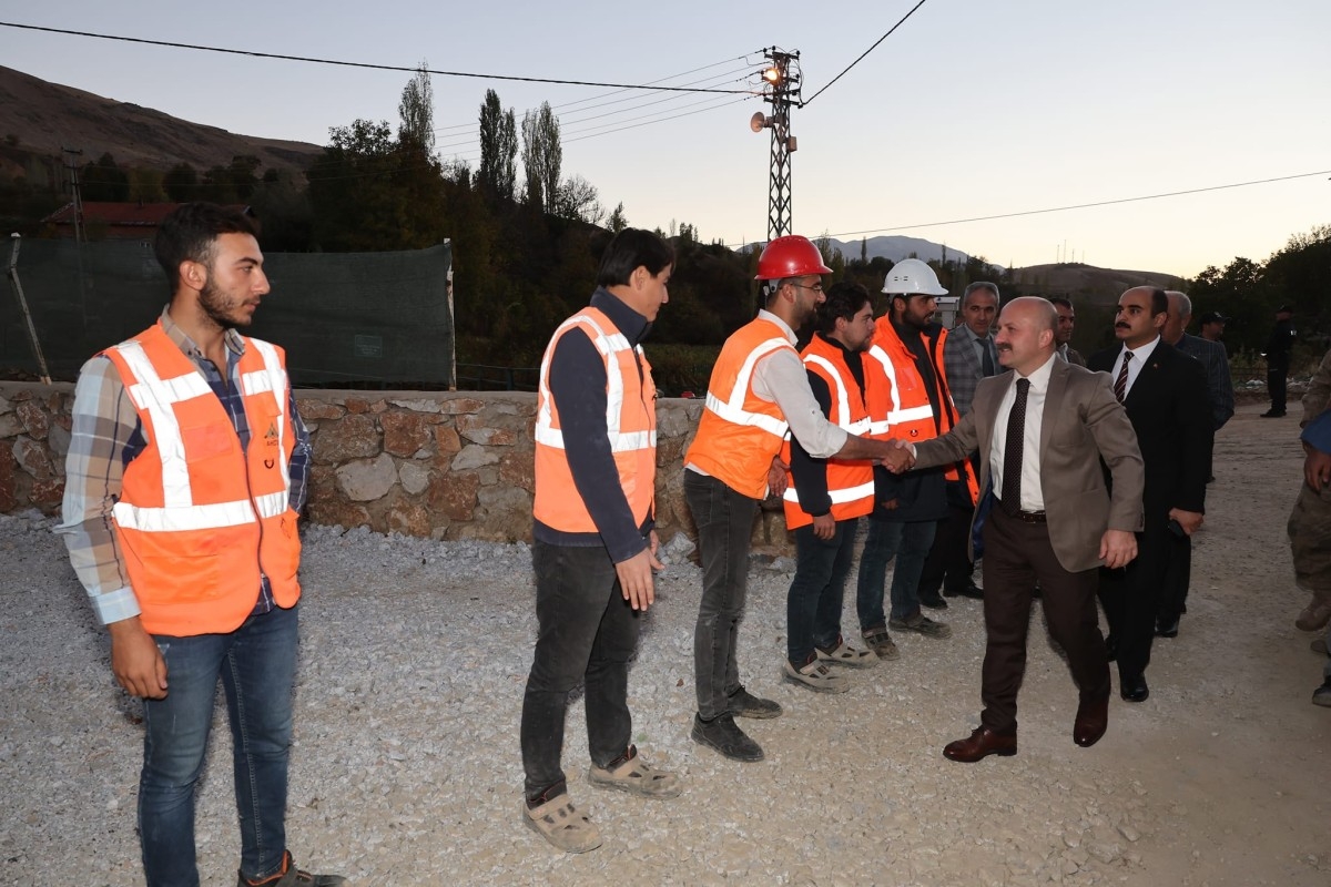 Vali Varol, Çelikhan Devlet Hastanesi inşaatını inceledi