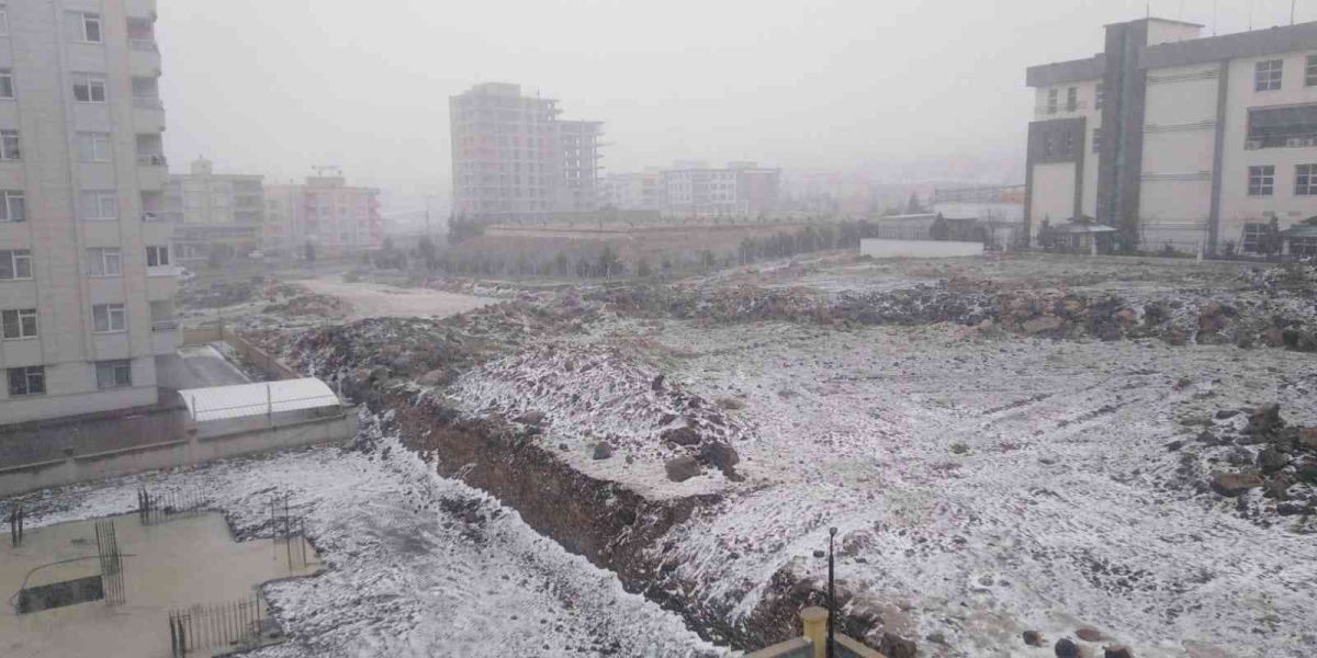 Yıllar sonra Mart ayında Şanlıurfa beyaza büründü
