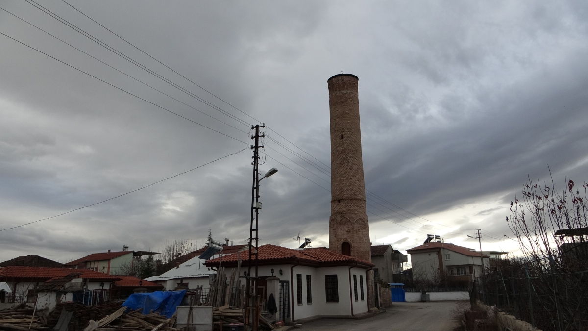 Malatya’da 800 yıllık tuğla minare geleneği sürüyor