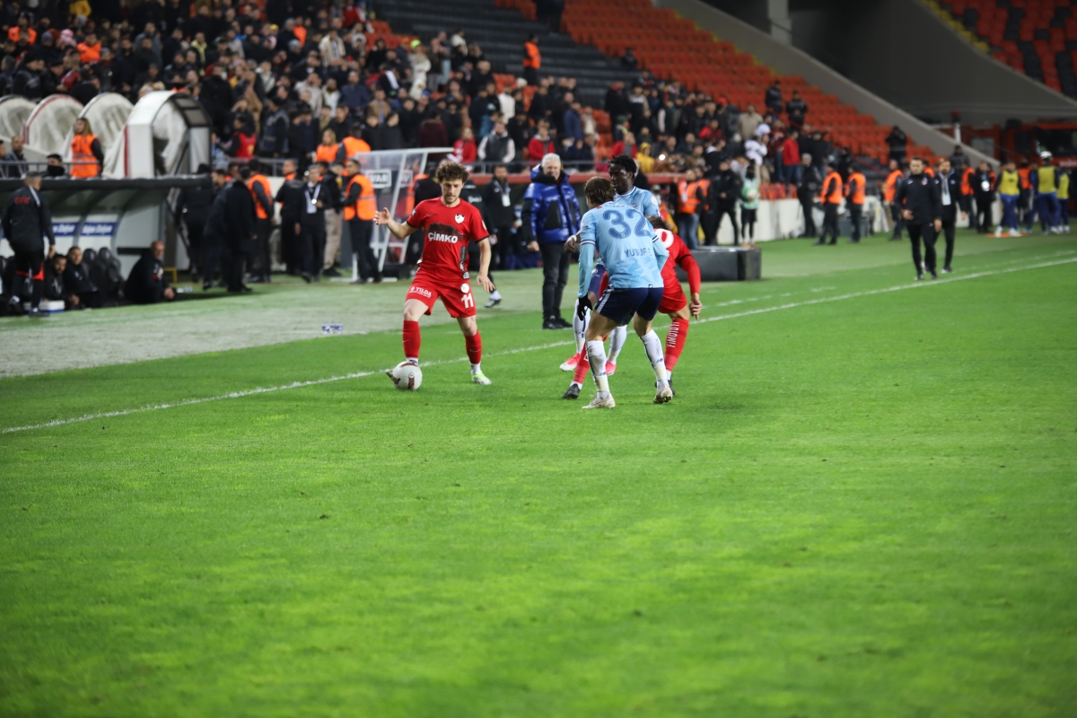 Trendyol Süper Lig: Gaziantep FK: 2 - Adana Demirspor: 2 (Maç Sonucu)