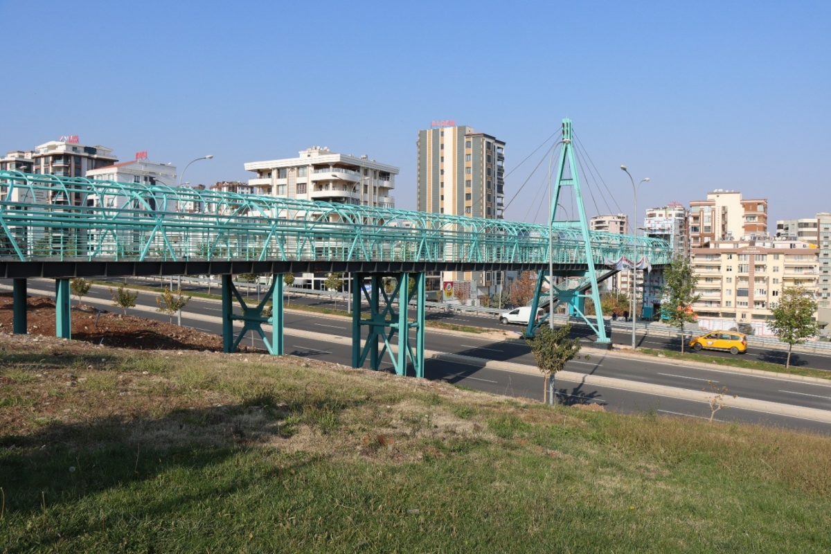 Modern üstgeçitler ulaşımı daha güvenli hale getirdi 