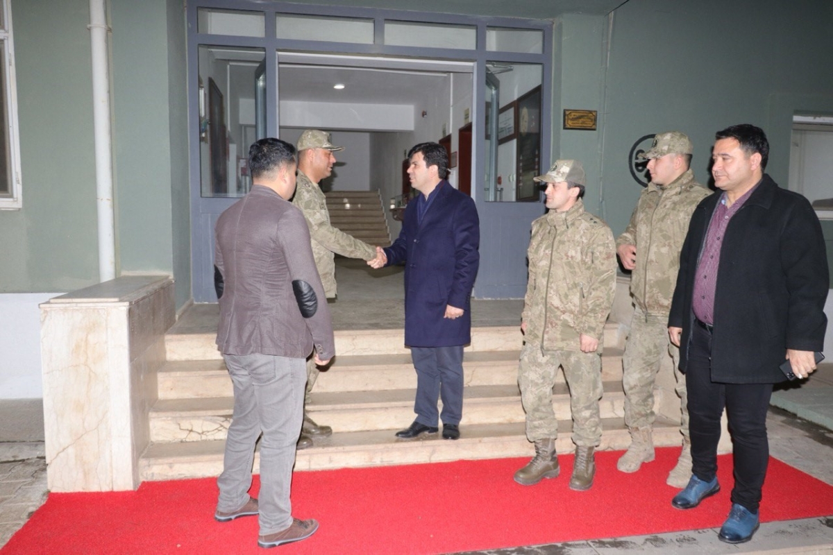 Sınır hattında görevli güvenlik güçleri unutulmadı