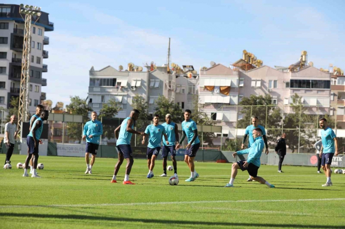 Alanyasporda Başakşehir maçı hazırlıkları tamamlandı
