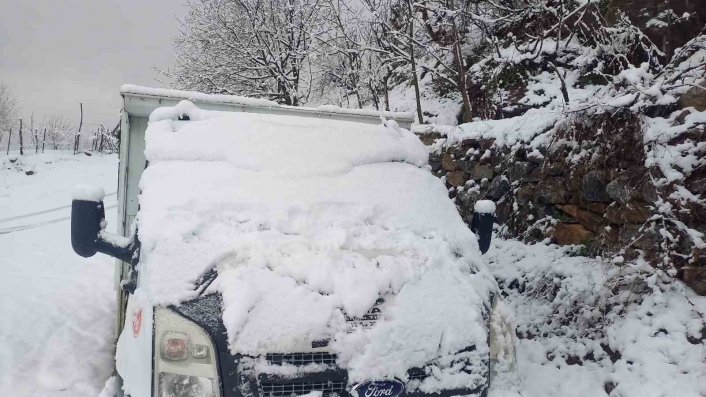 70in üzerinde köy yolu kardan ulaşıma kapadı