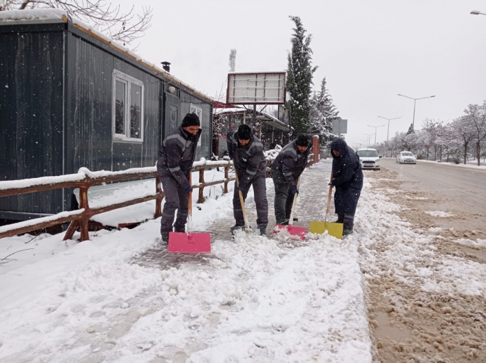 Besni Belediyesinde kar mesaisi başladı 