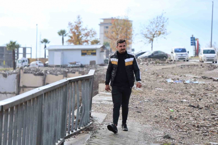 Depremde kaybolan polisi arıyor