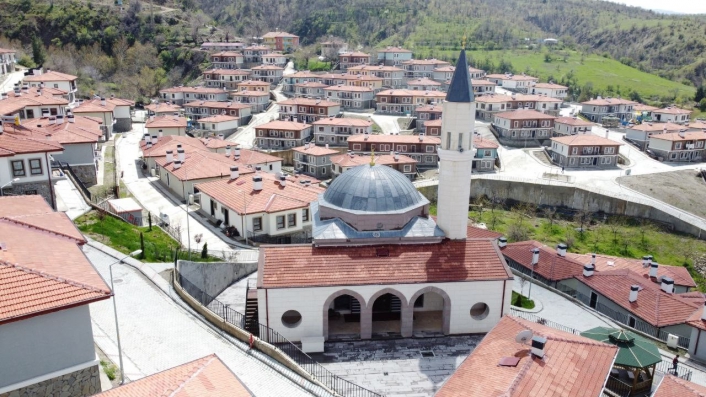 Depremden etkilenen Doğanyolun yeni halini görenler gözlerine inanamıyor