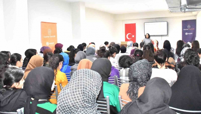 Diyarbakırda öğrencilere Madde Bağımlılığına Yönelik Koruyucu Önleyici seminer