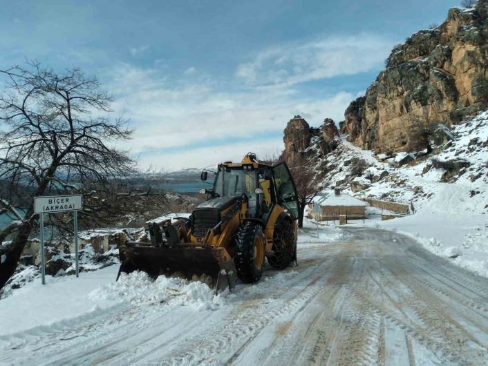 Diyarbakırda kardan kapanan 474 kilometre yol ulaşıma açıldı