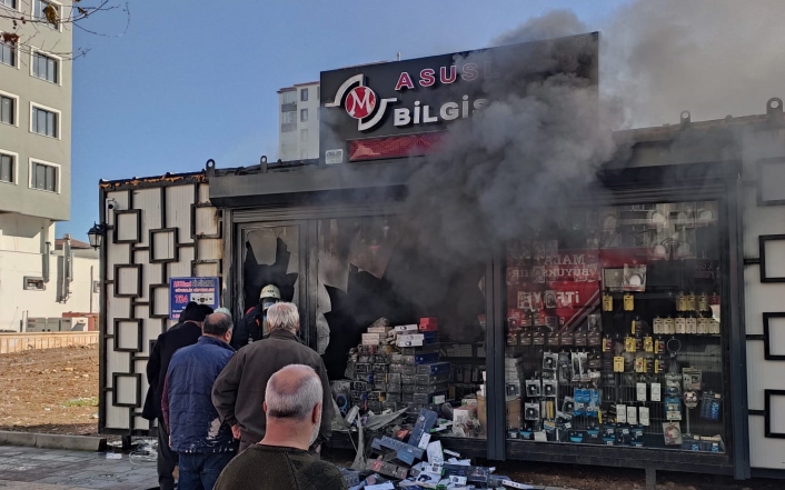 Konteyner iş yerinde çıkan yangın büyümeden söndürüldü