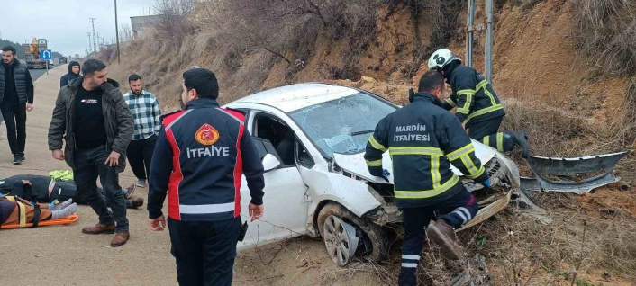 Mardinde otomobil şarampole uçtu: 1i çocuk 4 yaralı