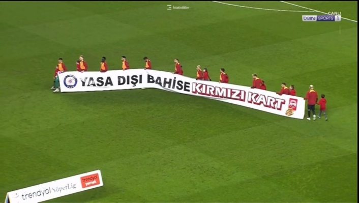 Samsunspor-Galatasaray maçında yasa dışı bahise kırmızı kart