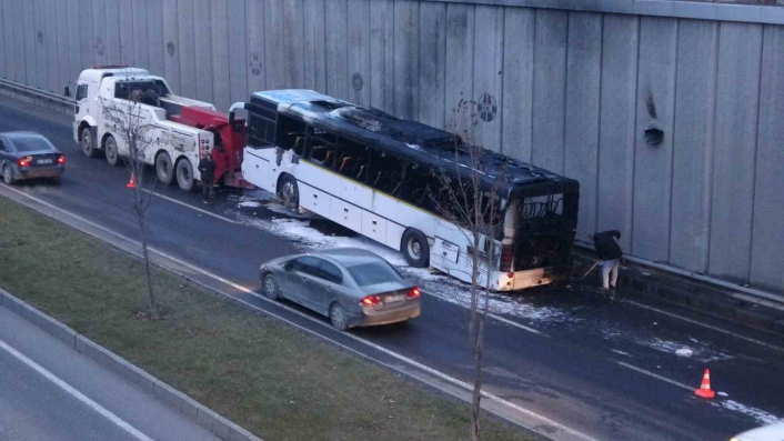 Servis otobüsü alev alev yandı