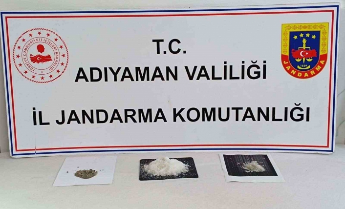 Adıyaman'da takip edilen araçta uyuşturucu ele geçirildi