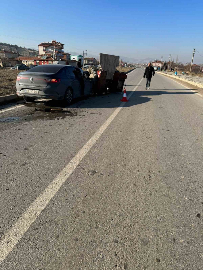 Traktörün ortadan ikiye bölündüğü kazada 5 kişi yaralandı