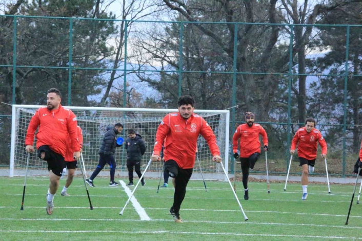 Türkiye Ampute Milli Futbol Takımı Yalovada kampa girdi
