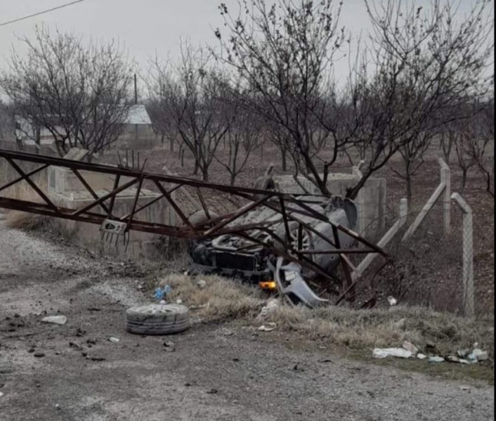 Yola düşen kabine çarpan otomobil takla attı: 2 yaralı